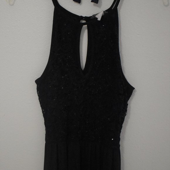 Long black dress with sequence & peak hole details - Picture 6 of 7